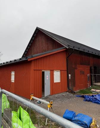 En bild som visar utomhus, himmel, byggnad, skjul

AI-genererat innehåll kan vara felaktigt.